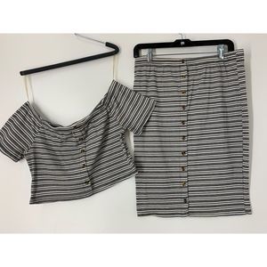 Women’s two piece skirt set crop off shoulder size large 5839